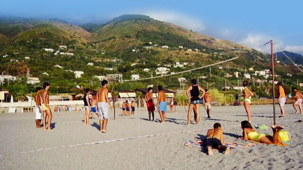 Sport in spiaggia villaggio la bussola Paola Calabria 
